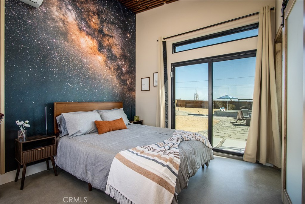 https://media.crmls.org/medias/1b1353e0-35cc-4c50-bcea-535660089272.jpg?preset=X-Large