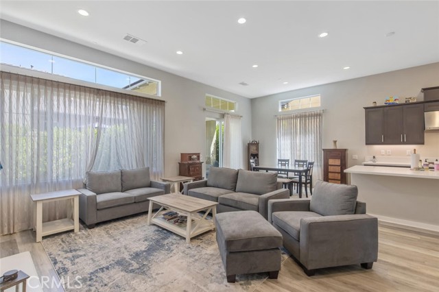 Detail Gallery Image 14 of 47 For 25124 Limetree Ln, Canyon Country,  CA 91387 - 2 Beds | 2/1 Baths