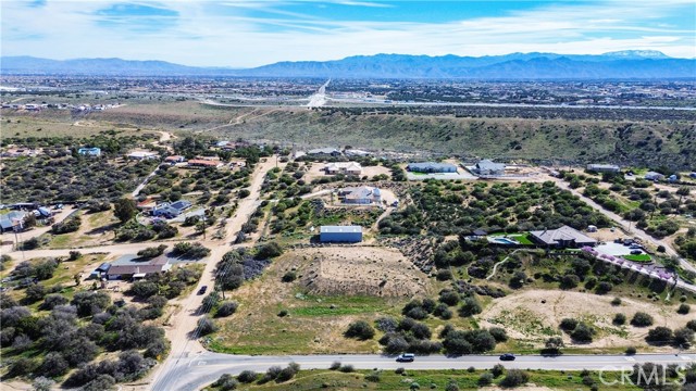 Detail Gallery Image 9 of 15 For 10735 Ranchero Rd, Oak Hills,  CA 92344 - – Beds | – Baths