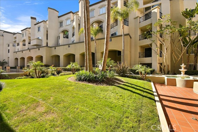Detail Gallery Image 3 of 20 For 200 Pacific Coast Hwy #125,  Huntington Beach,  CA 92648 - 1 Beds | 1 Baths
