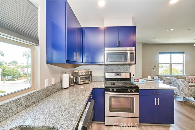 401 S Anaheim Boulevard, Anaheim CA: https://media.crmls.org/medias/1b144915-a1da-4a80-baaa-1d97194f4a3a.jpg