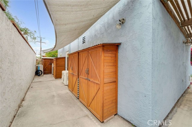 5855 Lemon Avenue, Long Beach CA: https://media.crmls.org/medias/1b145cfc-519b-4b14-b067-65d7a1674a6e.jpg
