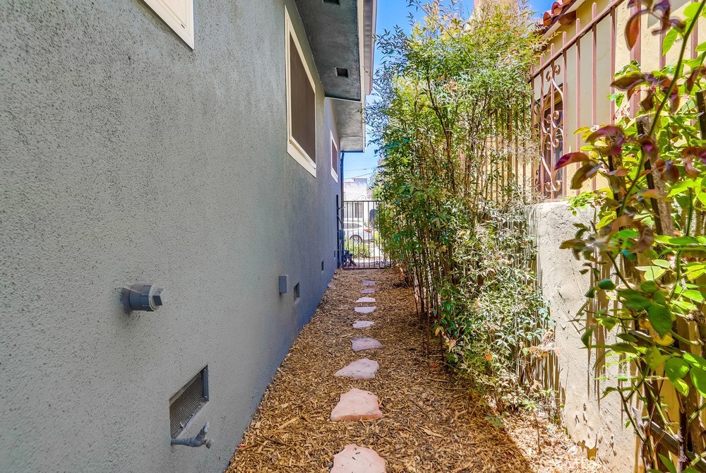 https://media.crmls.org/medias/1b1534a2-be75-4c06-8286-196dbfee88f6.jpg?preset=X-Large