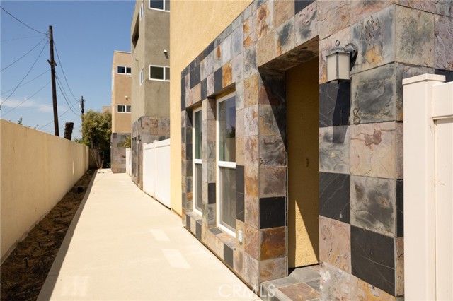 13707 S Budlong Avenue, Gardena CA: https://media.crmls.org/medias/1b158443-3062-4601-8917-fae3bf11dda2.jpg