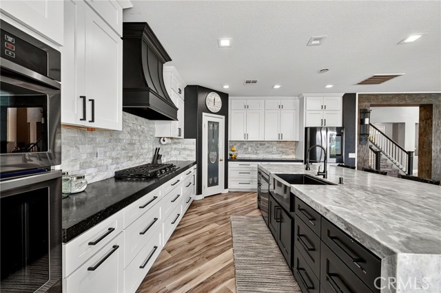 Detail Gallery Image 11 of 57 For 31860 Willow Wood Ct, Lake Elsinore,  CA 92532 - 4 Beds | 3 Baths