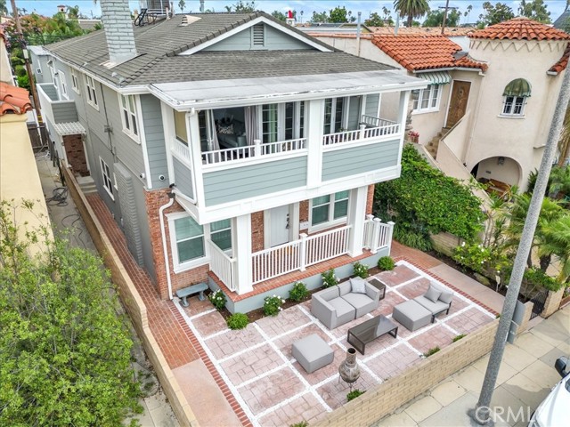 Detail Gallery Image 3 of 14 For 122 Roycroft Ave #C,  Long Beach,  CA 90803 - 2 Beds | 1 Baths