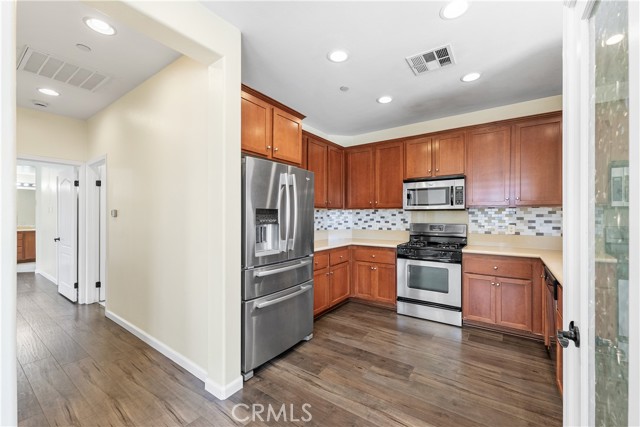 Detail Gallery Image 24 of 28 For 27968 Avalon, Canyon Country,  CA 91351 - 2 Beds | 2 Baths