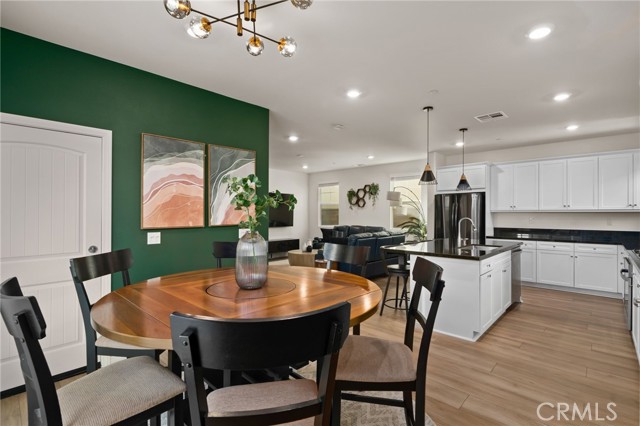 Detail Gallery Image 14 of 31 For 16724 Stags Leap, Fontana,  CA 92336 - 3 Beds | 2/1 Baths