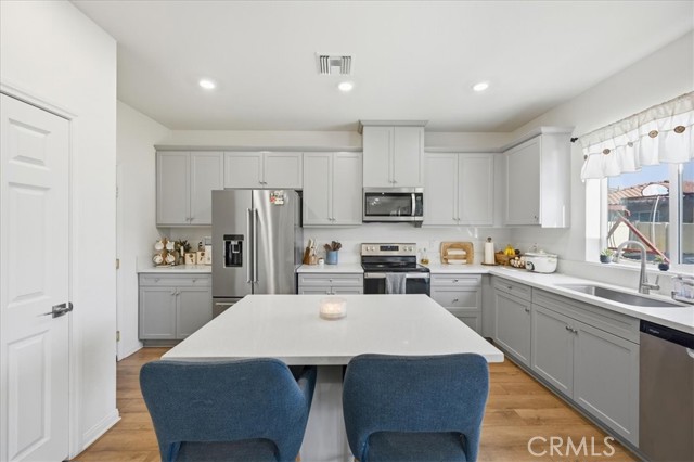 Detail Gallery Image 3 of 43 For 29168 Cahill Ct, Winchester,  CA 92596 - 5 Beds | 2/1 Baths