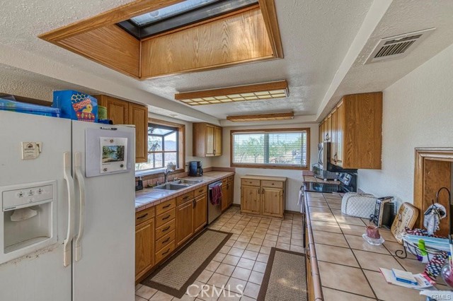 Detail Gallery Image 10 of 24 For 30668 3/4 Tick Canyon Rd, Canyon Country,  CA 91387 - 3 Beds | 3 Baths
