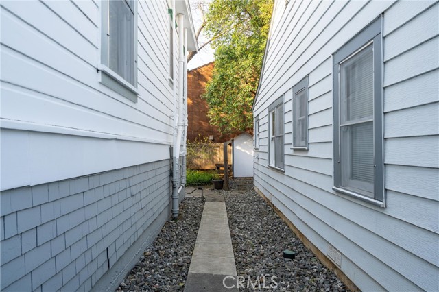 Walk way between both houses