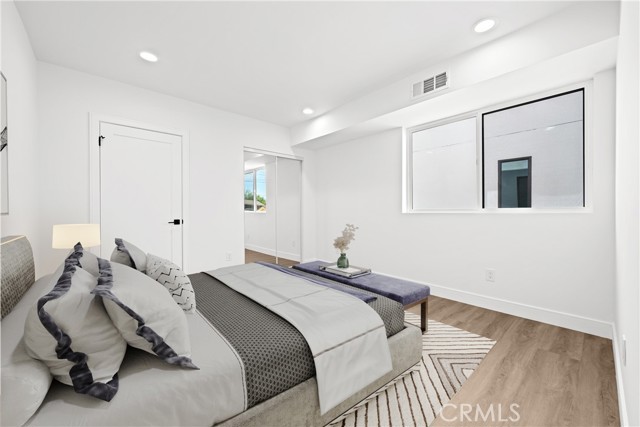 Detail Gallery Image 8 of 34 For 6700 Kester Ave #2,  Van Nuys,  CA 91405 - 5 Beds | 5 Baths