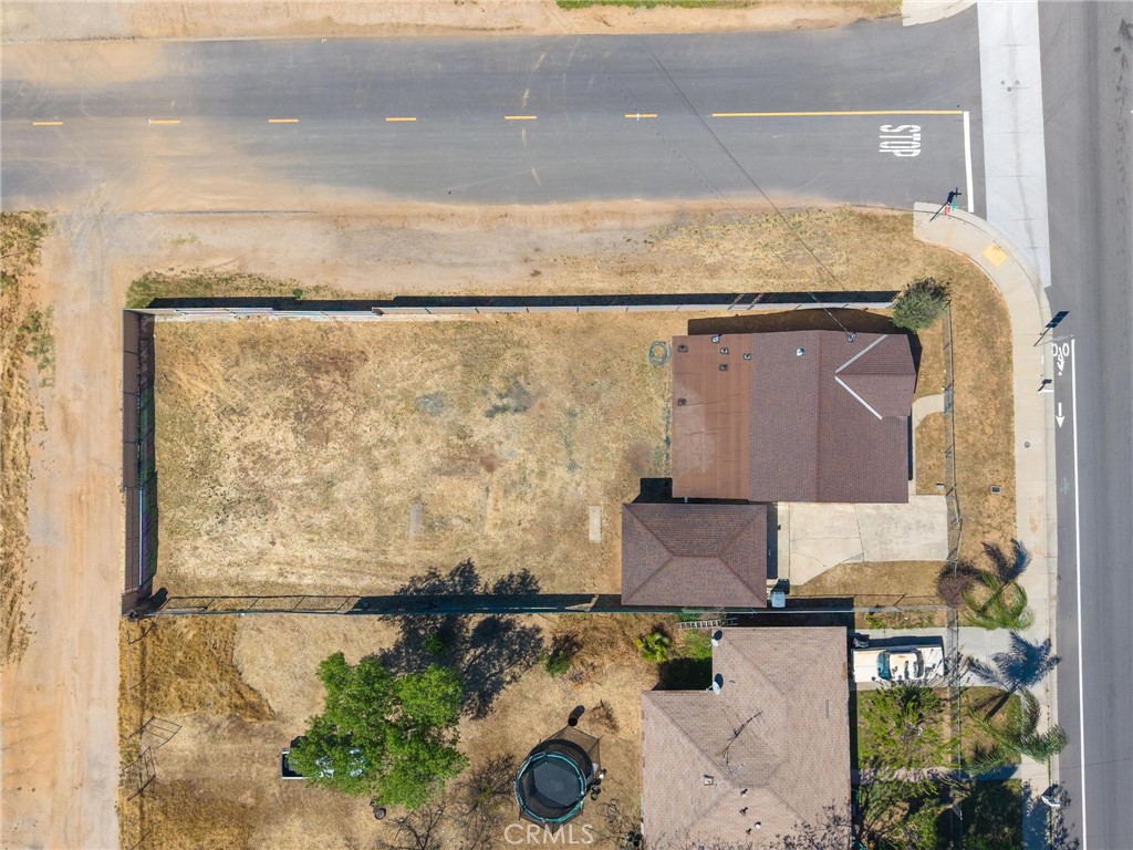 https://media.crmls.org/medias/1b195a84-d2ce-4833-a085-d4b950ec8051.jpg?preset=X-Large