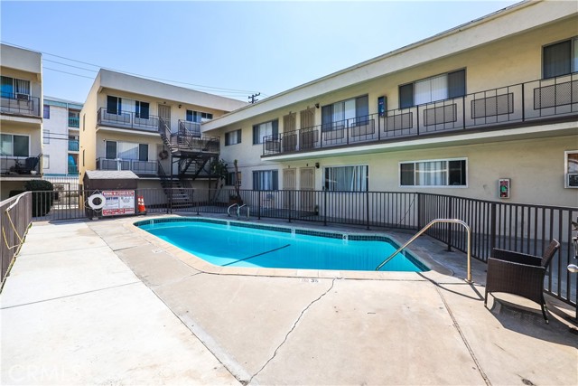 Detail Gallery Image 4 of 21 For 3440 Elm Ave #5,  Long Beach,  CA 90807 - 28 Beds | 14 Baths