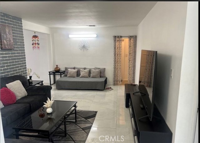 18763 Sunburst Street, Northridge CA: https://media.crmls.org/medias/1b19d3e5-b211-4b28-9b93-55ee591b770a.jpg