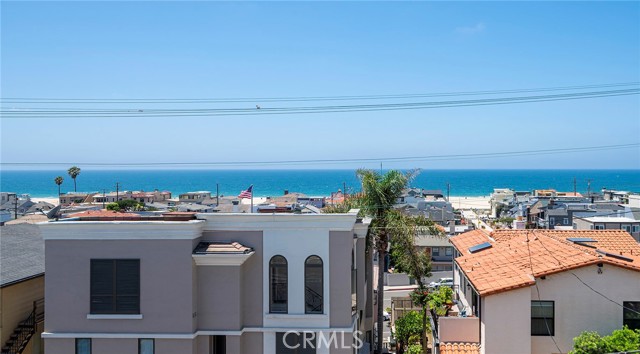 Detail Gallery Image 3 of 26 For 1839 Manhattan Ave, Hermosa Beach,  CA 90254 - 2 Beds | 2 Baths