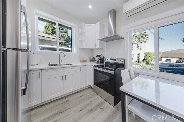 Detail Gallery Image 10 of 23 For 12809 Woodley Ave, Granada Hills,  CA 91344 - 1 Beds | 1 Baths