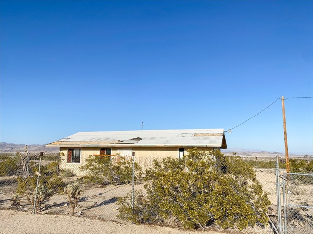 Detail Gallery Image 3 of 22 For 1561 Shoshone Valley Rd, Twentynine Palms,  CA 92277 - 2 Beds | 1 Baths