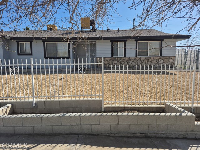 Detail Gallery Image 2 of 7 For 37149 Camarillo, Barstow,  CA 92311 - 3 Beds | 2 Baths