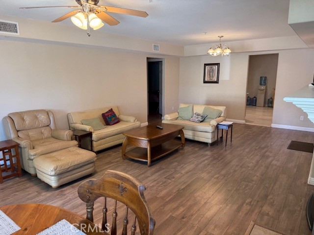 6953 Sierra Avenue, Fontana CA: https://media.crmls.org/medias/1b1cd5fd-a296-4188-b395-0b07388cca64.jpg