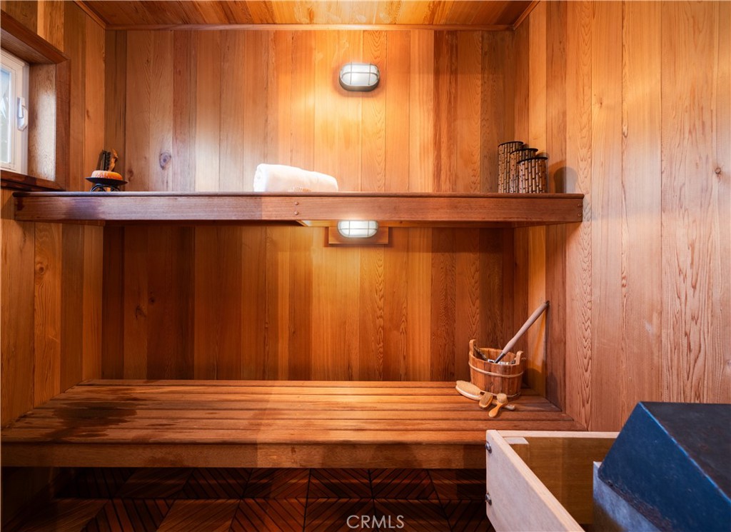 https://media.crmls.org/medias/1b1cf05d-204e-45d5-ad59-c52991e1f590.jpg?preset=X-Large