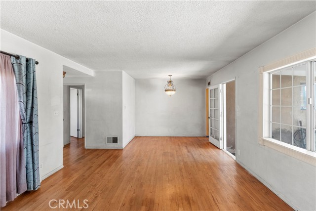 13303 Judah Avenue, Hawthorne CA: https://media.crmls.org/medias/1b1dc7e7-1399-460b-9fb2-d196b5e72ef4.jpg