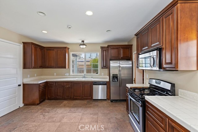 1350 E Chase Drive, Corona CA: https://media.crmls.org/medias/1b1e5484-b733-477e-aeed-2821bf3259a0.jpg