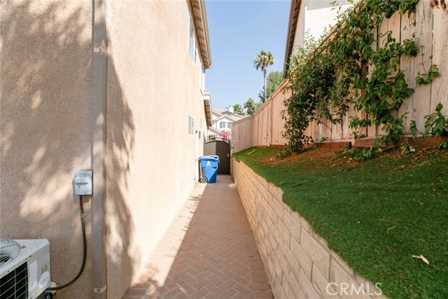 12134 Via Santa Marta, Sylmar CA: https://media.crmls.org/medias/1b1e7f7a-dc95-4696-a618-ad4f67317d84.jpg