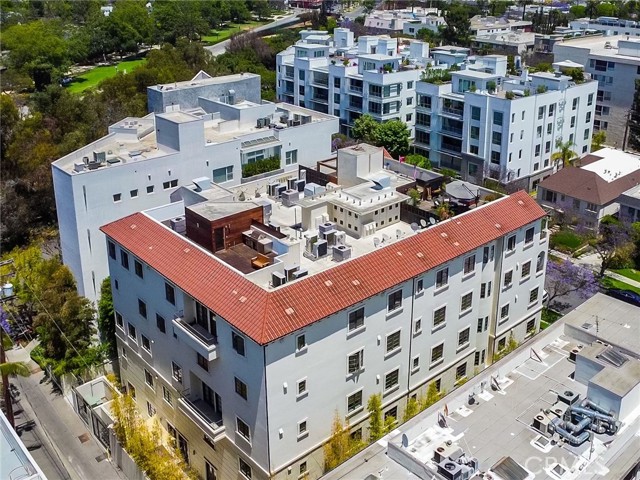 443 N Palm Drive, Beverly Hills CA: https://media.crmls.org/medias/1b1f8cc1-aeca-4a92-a9e0-14986a6c545e.jpg