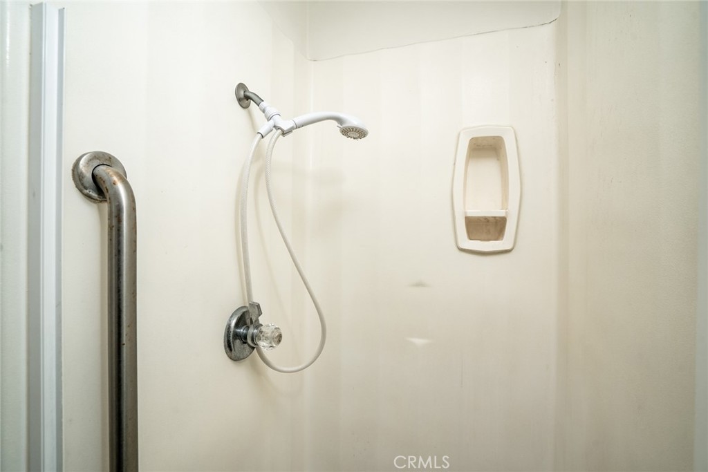 https://media.crmls.org/medias/1b200097-d064-4555-af83-9c890d2babac.jpg?preset=X-Large