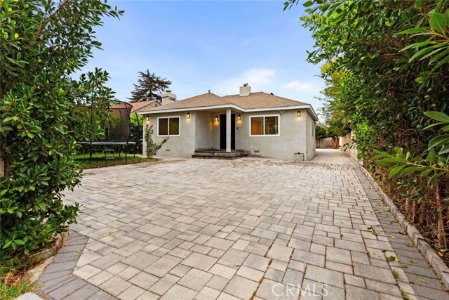 Detail Gallery Image 1 of 29 For 5954 Carpenter Ave, Valley Village,  CA 91607 - 3 Beds | 2 Baths