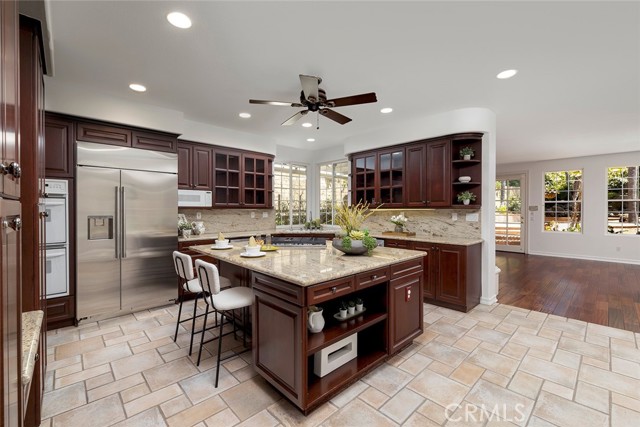 Detail Gallery Image 11 of 39 For 2 Mansfield Dr, Irvine,  CA 92620 - 5 Beds | 5/1 Baths