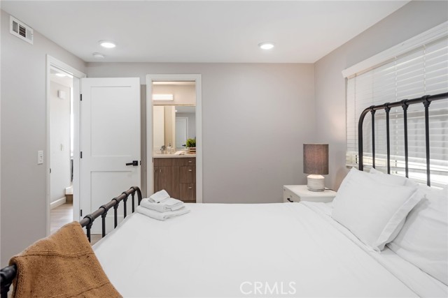 2208 The Strand, Manhattan Beach CA: https://media.crmls.org/medias/1b21627e-64ae-4476-8e4f-1cf59274c60e.jpg