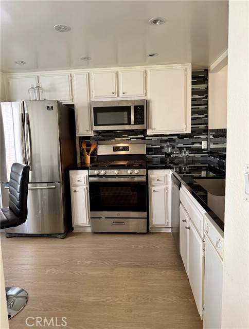 Detail Gallery Image 8 of 14 For 5720 Owensmouth #152,  Woodland Hills,  CA 91367 - 2 Beds | 1/1 Baths