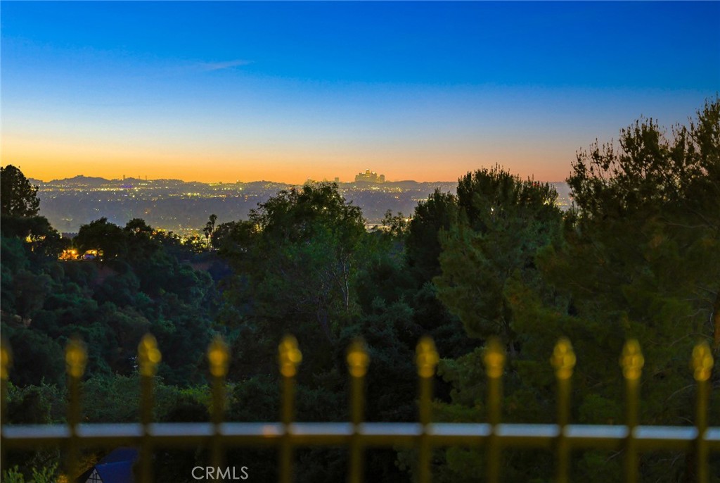 https://media.crmls.org/medias/1b2290d1-c674-428a-ab8a-25c6dceadd7e.jpg?preset=X-Large