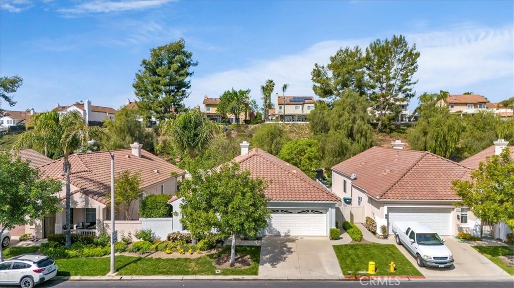 https://media.crmls.org/medias/1b236d54-ac6e-4f9b-acf8-a8dbb700ecbc.jpg?preset=X-Large
