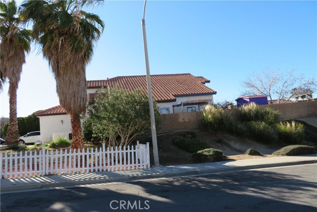 Detail Gallery Image 10 of 16 For 435 Questa Ct, Palmdale,  CA 93551 - 5 Beds | 3 Baths