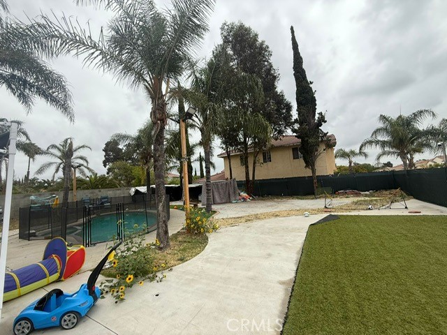 541 N Larch Avenue, Rialto CA: https://media.crmls.org/medias/1b23ee6d-dd54-464d-b9cb-79d3486af309.jpg