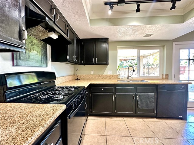 Detail Gallery Image 9 of 32 For 1142 Brentwood, Rialto,  CA 92376 - 4 Beds | 3 Baths