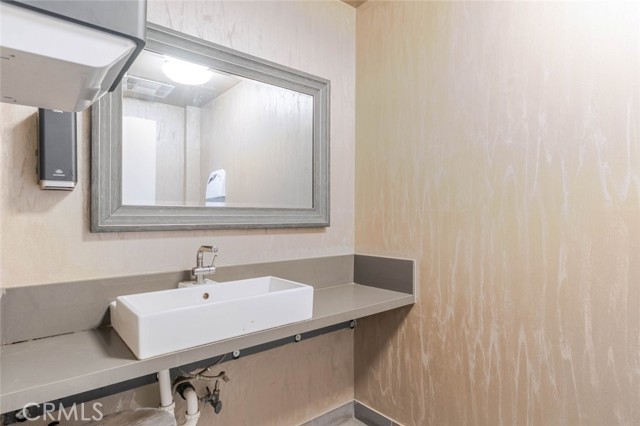 4732 Eagle Rock Boulevard, Los Angeles CA: https://media.crmls.org/medias/1b24689b-41f5-4819-81f7-6ef9808402cb.jpg