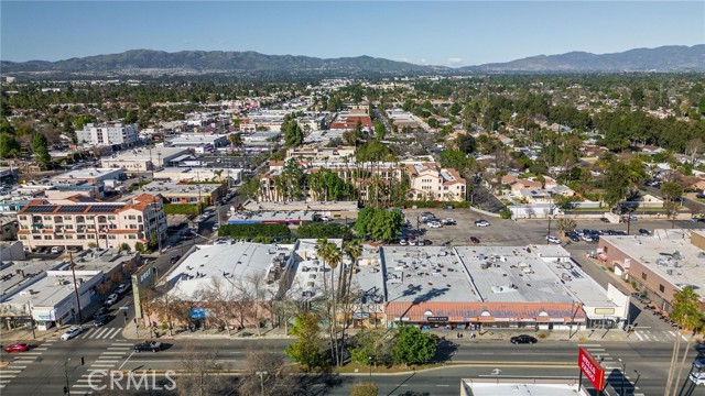 Image 29 of 30 For 18407 Sherman Way