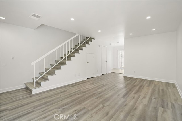 19211 Haynes Street, Reseda CA: https://media.crmls.org/medias/1b255103-c161-4870-b412-9ec89ef8947d.jpg
