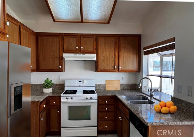 Detail Gallery Image 5 of 13 For 12424 Highgate Ave, Victorville,  CA 92395 - 3 Beds | 2 Baths