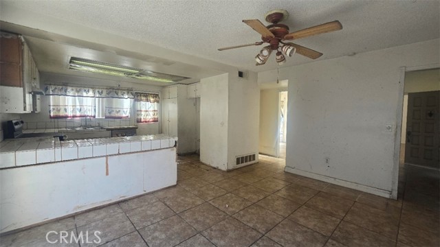 1438 Val Vista, Pomona CA: https://media.crmls.org/medias/1b25f5a8-1f48-4fa6-a220-a8eb3ebbb6c4.jpg