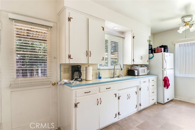 28 N Michigan Street, Redlands CA: https://media.crmls.org/medias/1b2637ac-70e1-436f-894b-fe99962c357f.jpg