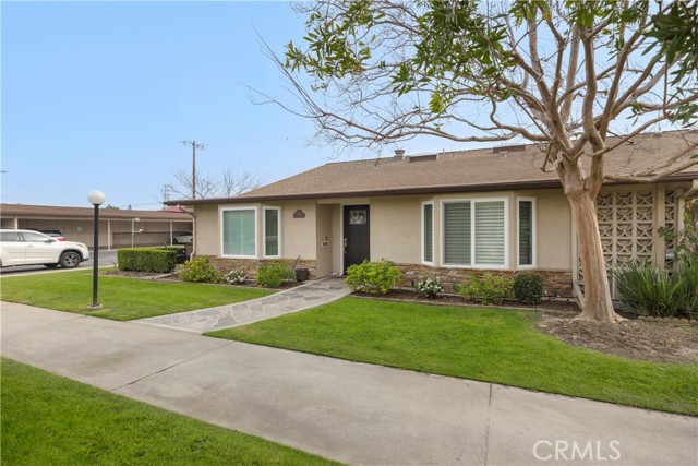 Detail Gallery Image 4 of 51 For 1671 Interlachen 285l,  Seal Beach,  CA 90740 - 2 Beds | 2 Baths