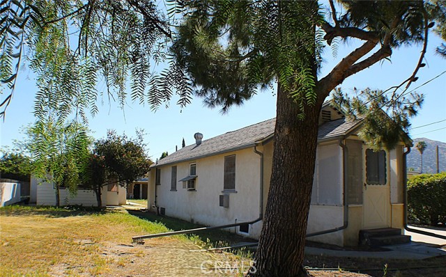 Detail Gallery Image 2 of 29 For 13838 Redlands, Moreno Valley,  CA 92555 - 2 Beds | 1 Baths