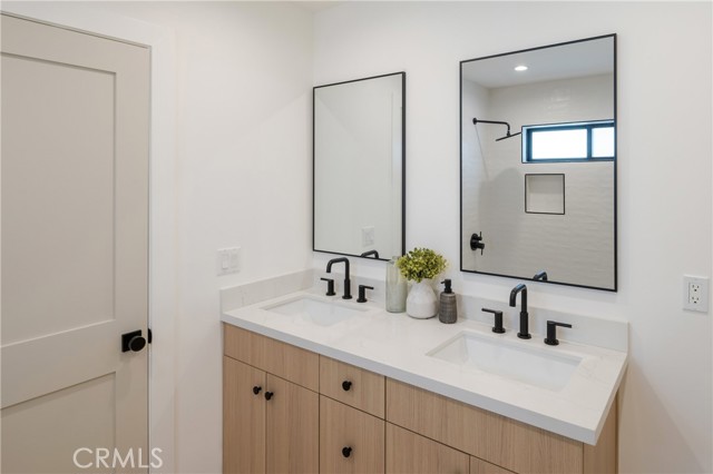 20109 Archwood Street, Winnetka CA: https://media.crmls.org/medias/1b26b3c0-b7e4-43a1-9554-4d30d404a0d4.jpg
