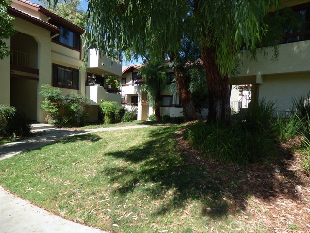 Detail Gallery Image 6 of 10 For 18125 American Beauty Dr #165,  Canyon Country,  CA 91387 - 3 Beds | 2 Baths