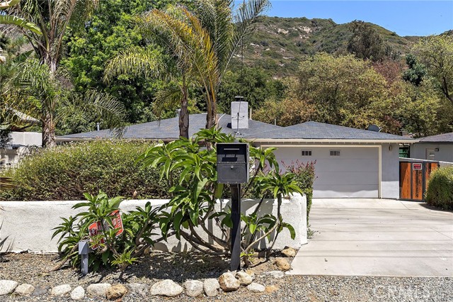 20352 Laguna Canyon Road, Laguna Beach CA: https://media.crmls.org/medias/1b27e81a-4557-4b7e-ad86-8ca1a7a15a49.jpg